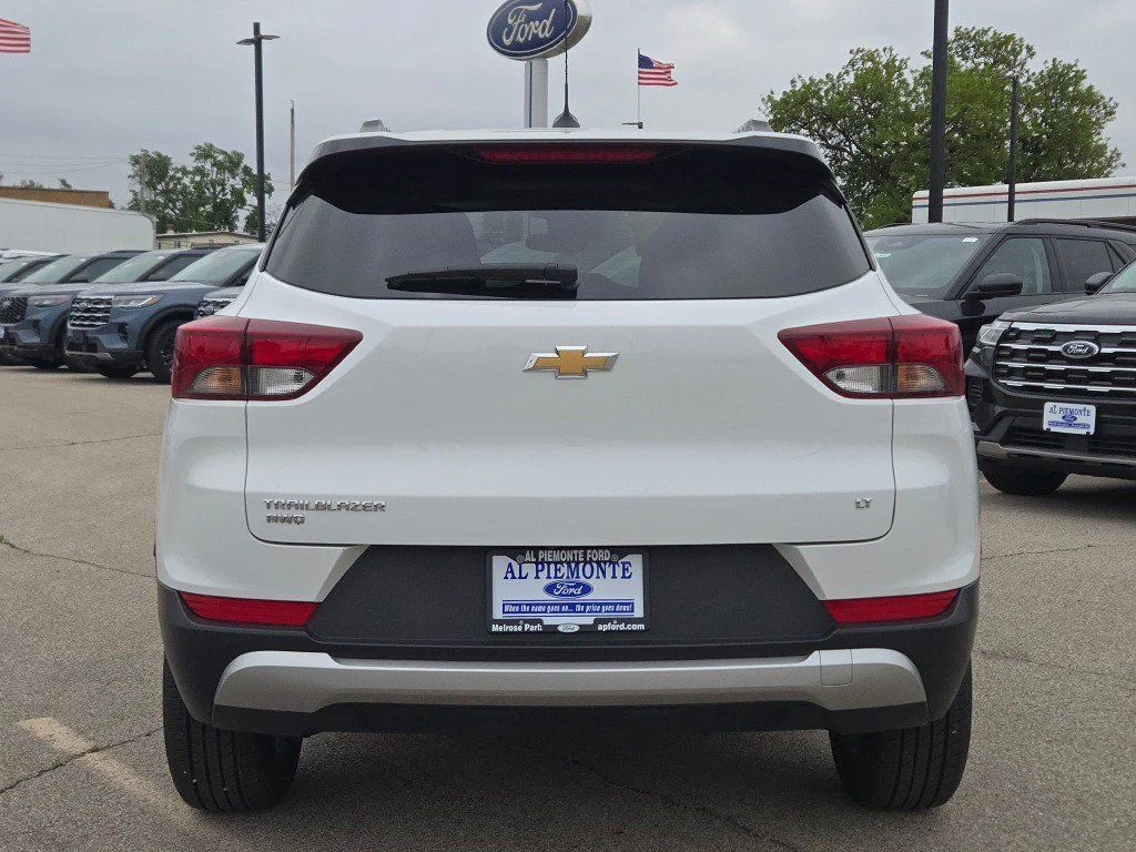 Used 2025 Summit White Chevrolet LT image 12