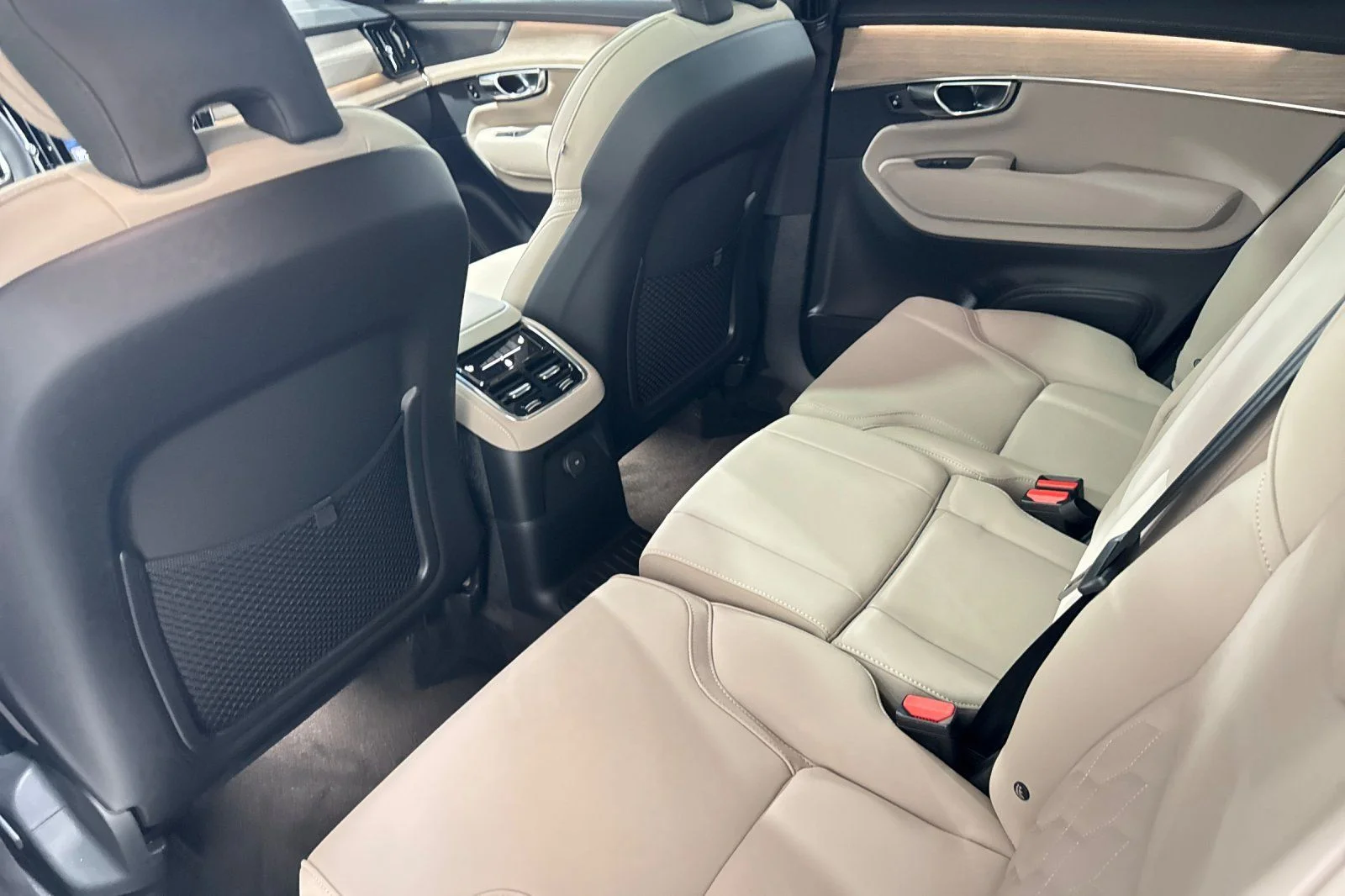 New 2026 Denim Blue Volvo T8 Plus 7-Seater image 4