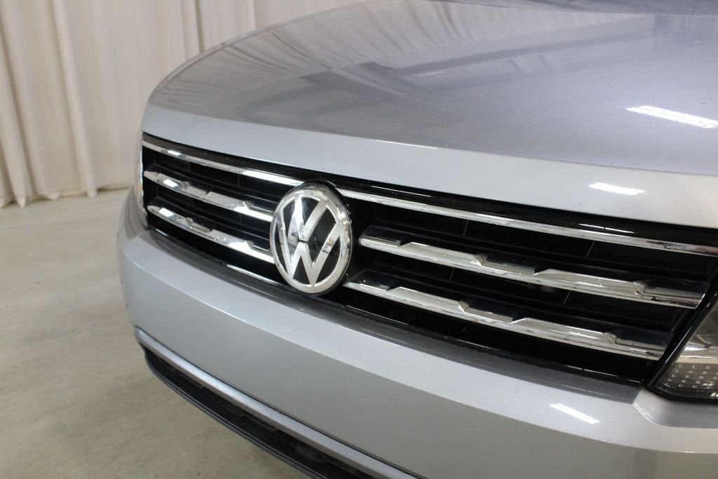 Used 2020 Pyrite Silver Metallic Volkswagen 2.0T SE image 32