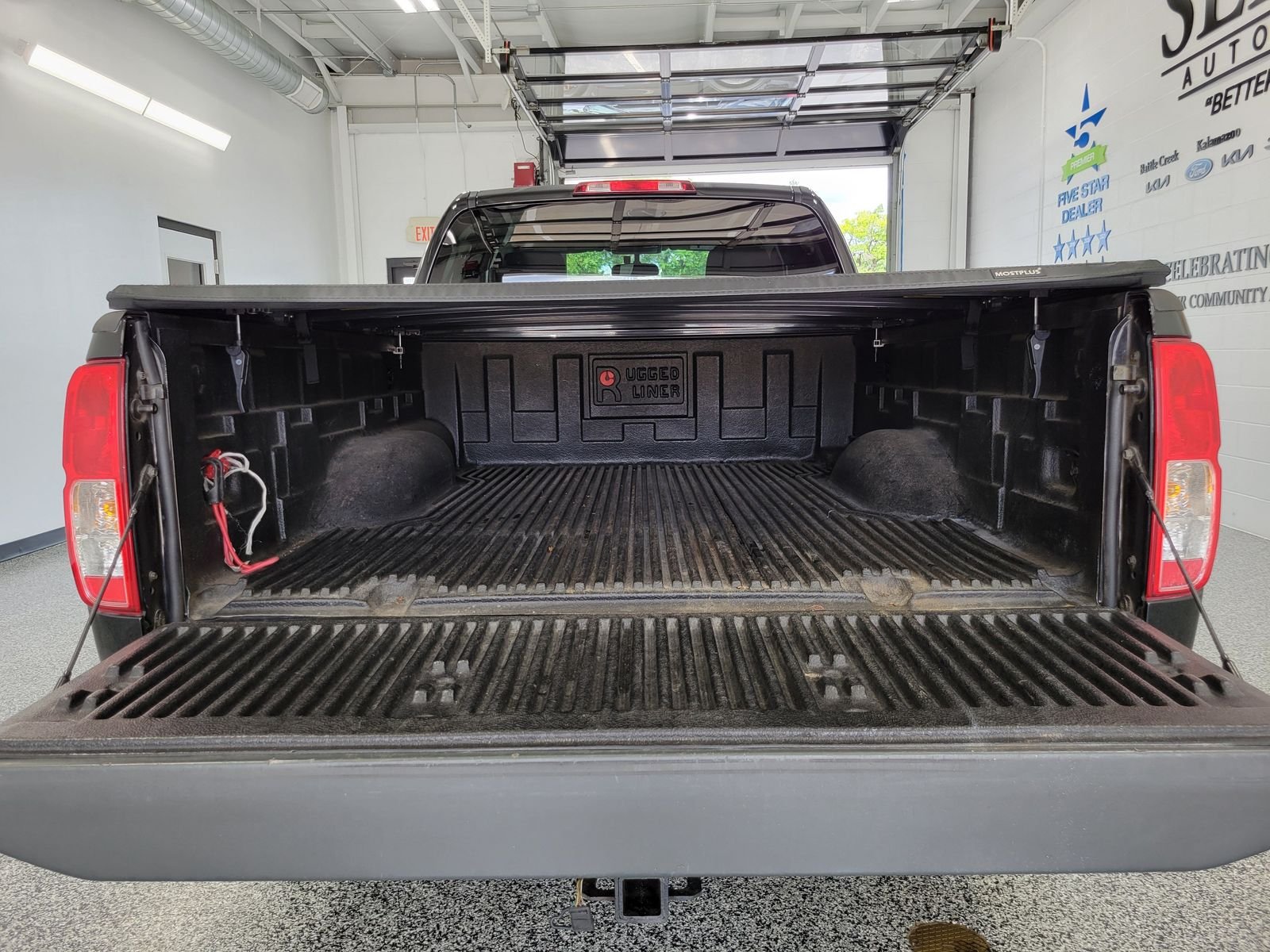 Used 2015 Black Nissan S image 27