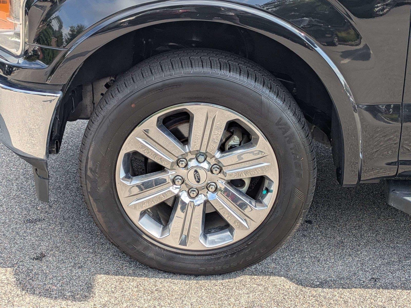 Used 2020 Agate Black Ford Lariat image 14