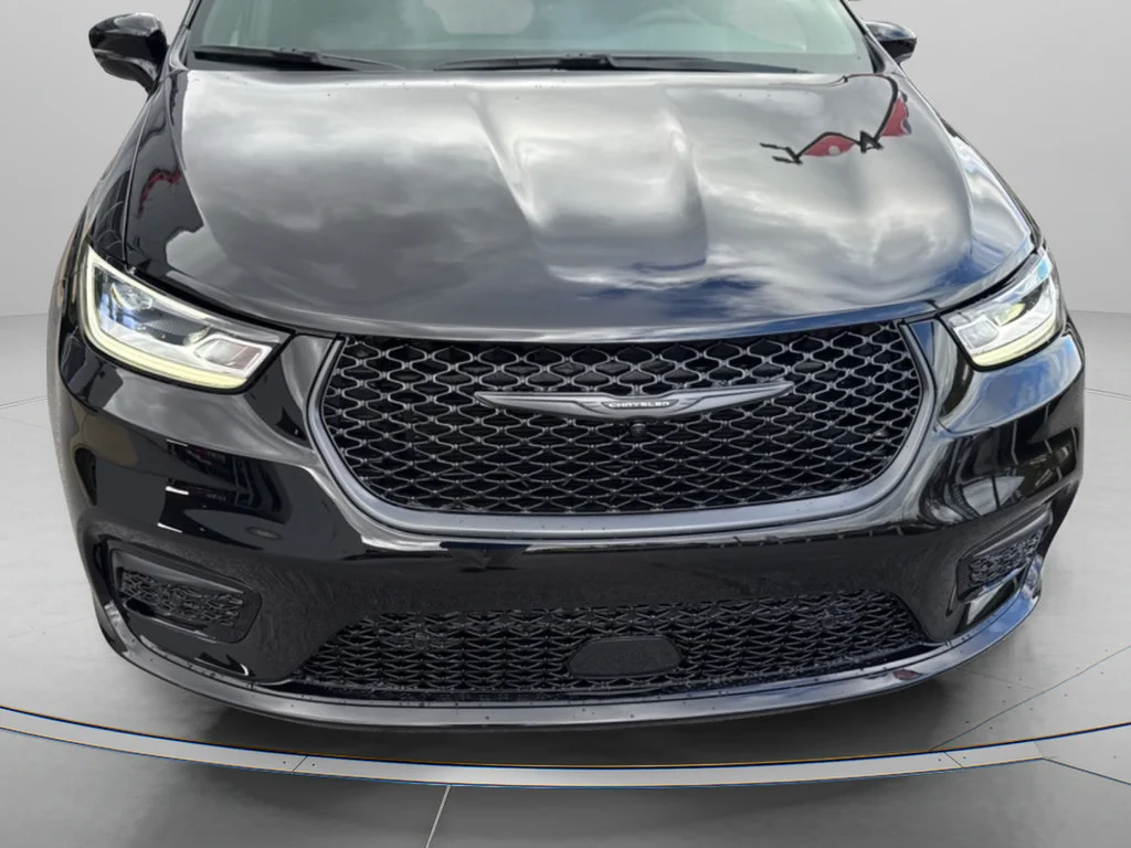 New 2026 Diamond Black Crystal Pearl-Coat Exterior Paint Chrysler Select image 4