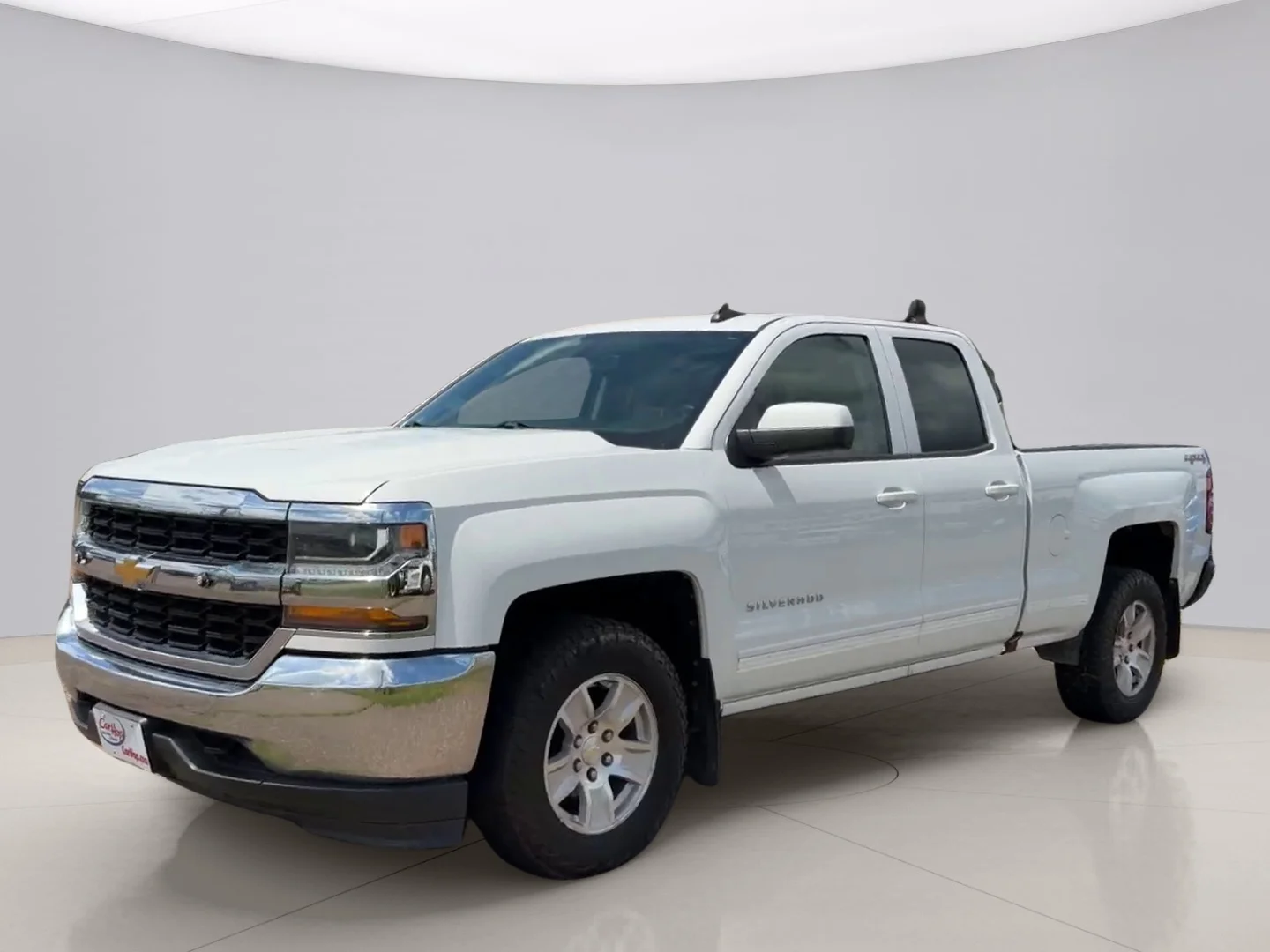 Used 2017 White Chevrolet 1500 LT image 1