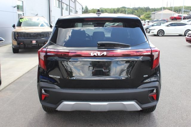 Used 2025 Black Kia LX image 27