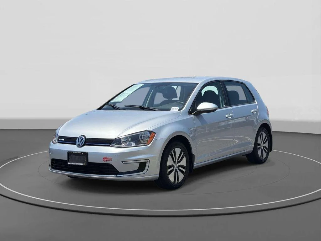 2016 Volkswagen e-Golf e-Golf SE's photo