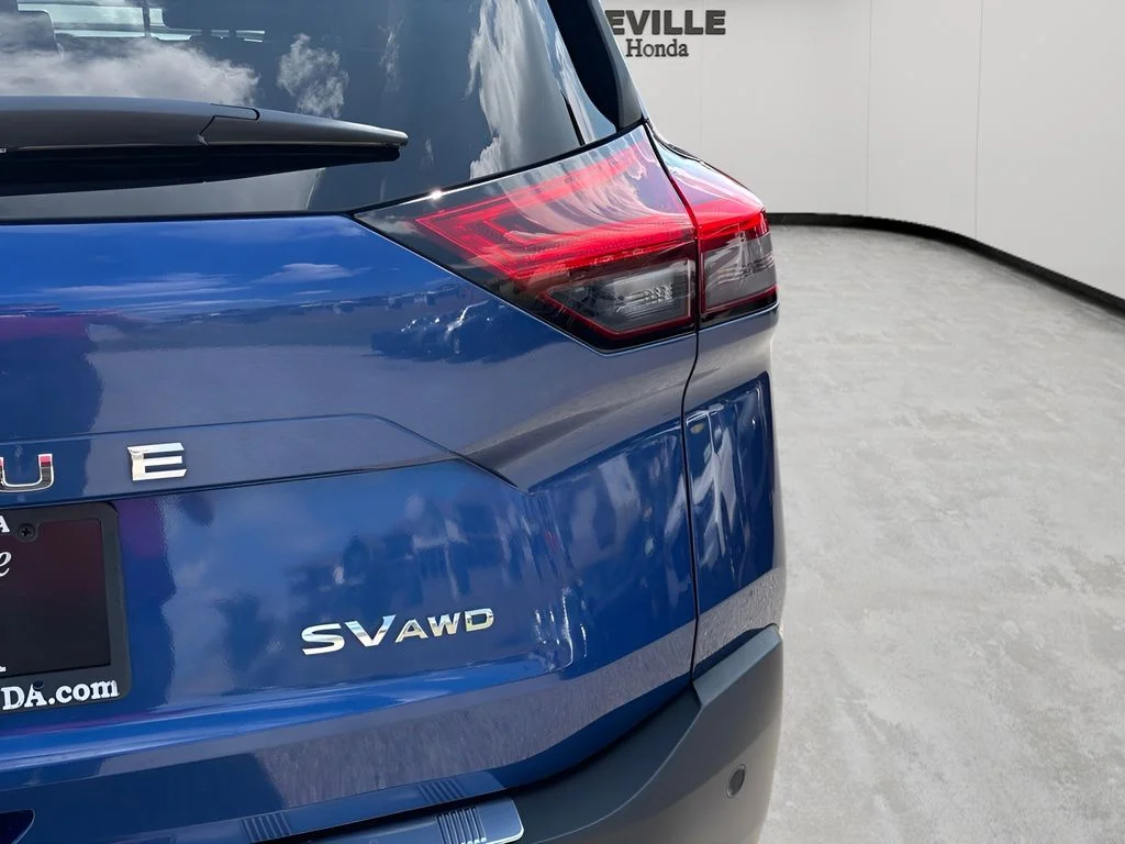 Used 2022 Caspian Blue Metallic Nissan SV image 7