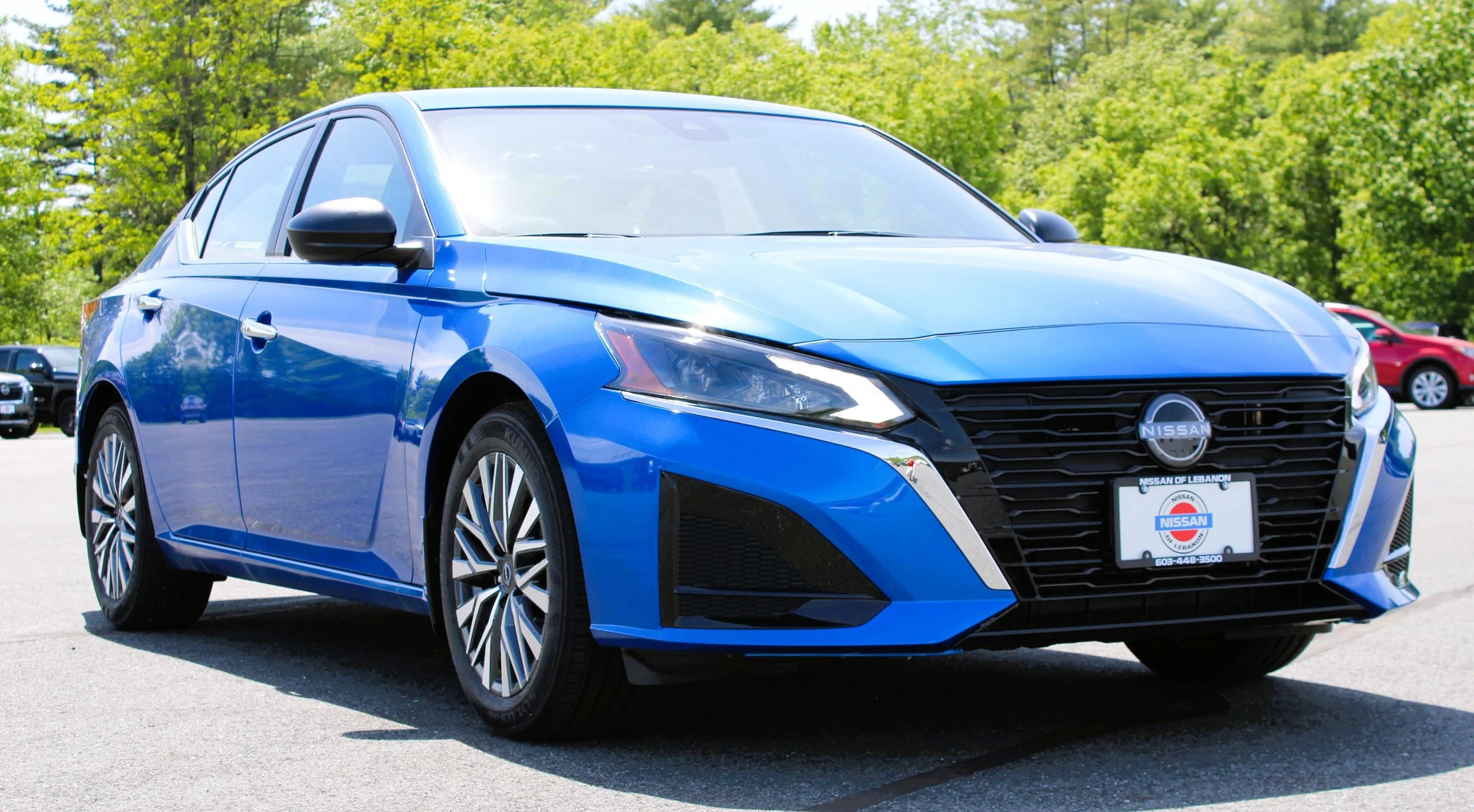 Used 2025 Bluestone Pearl Nissan SV image 4
