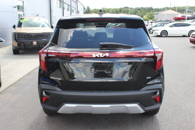 Used 2025 Black Kia LX image 27
