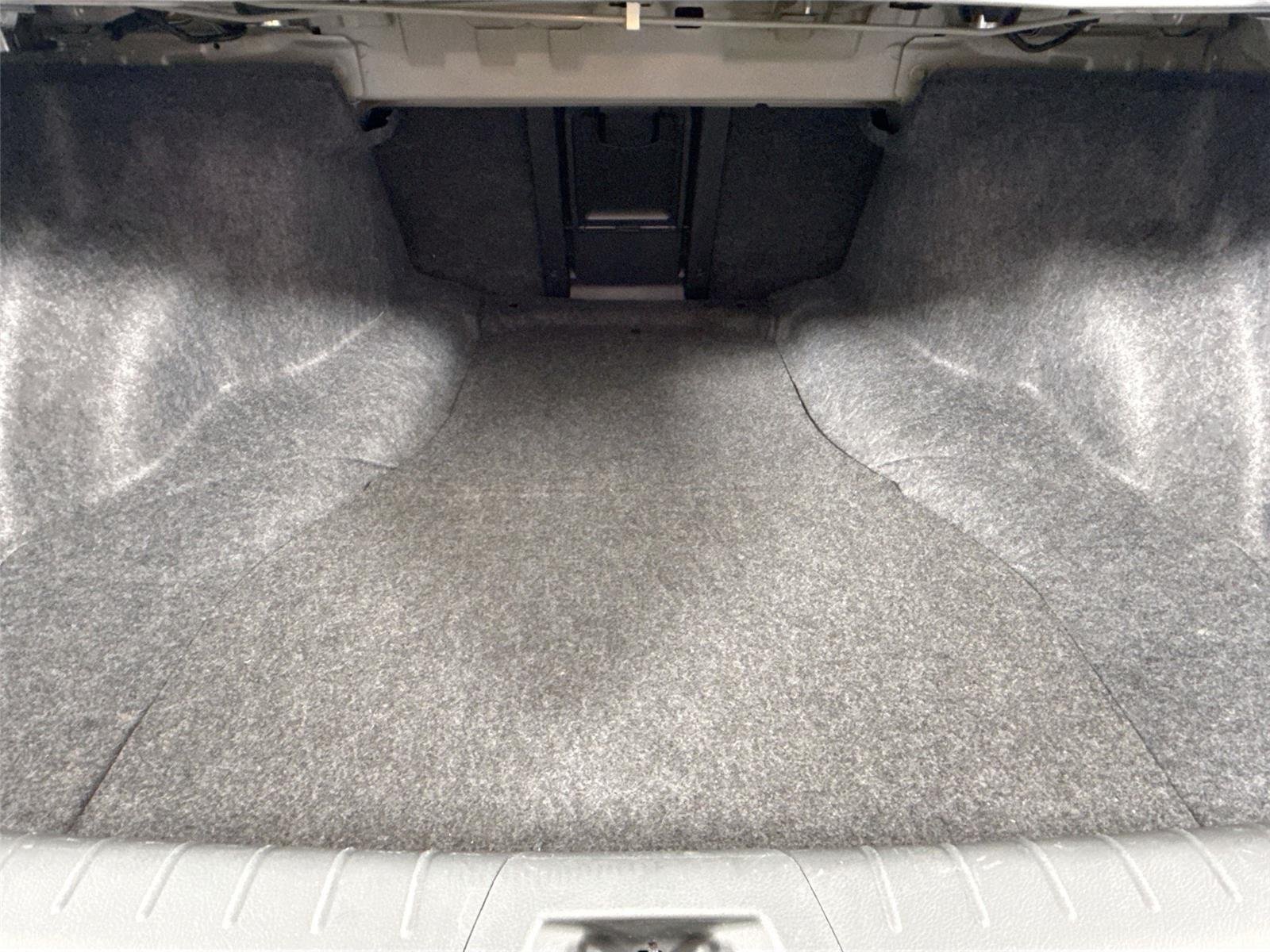 Used 2009 Alabaster Silver Metallic Honda LX image 31
