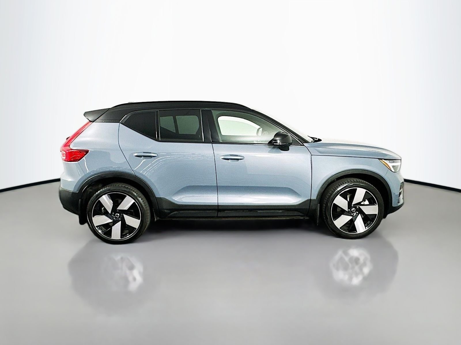 Used 2023 Gray Metallic Volvo Ultimate image 8