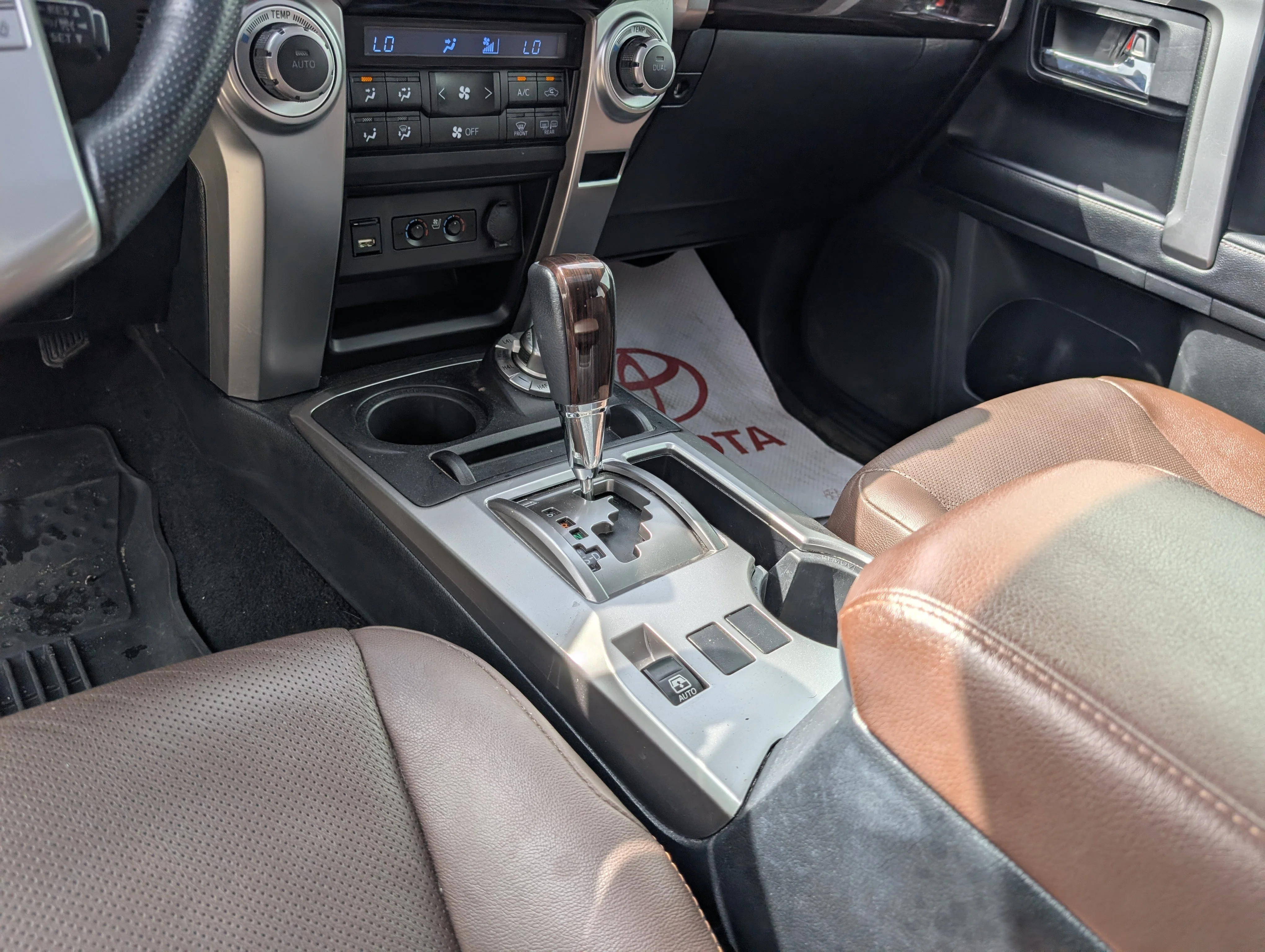 Used 2023 Blizzard Pearl Toyota LIMITED image 34