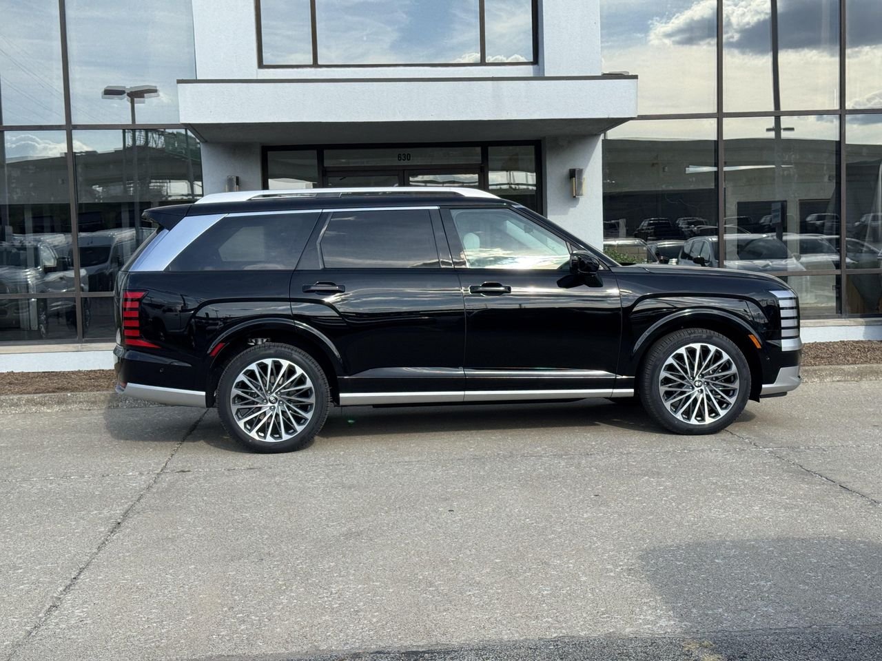 2026 Hyundai Palisade Calligraphy - Photo 3