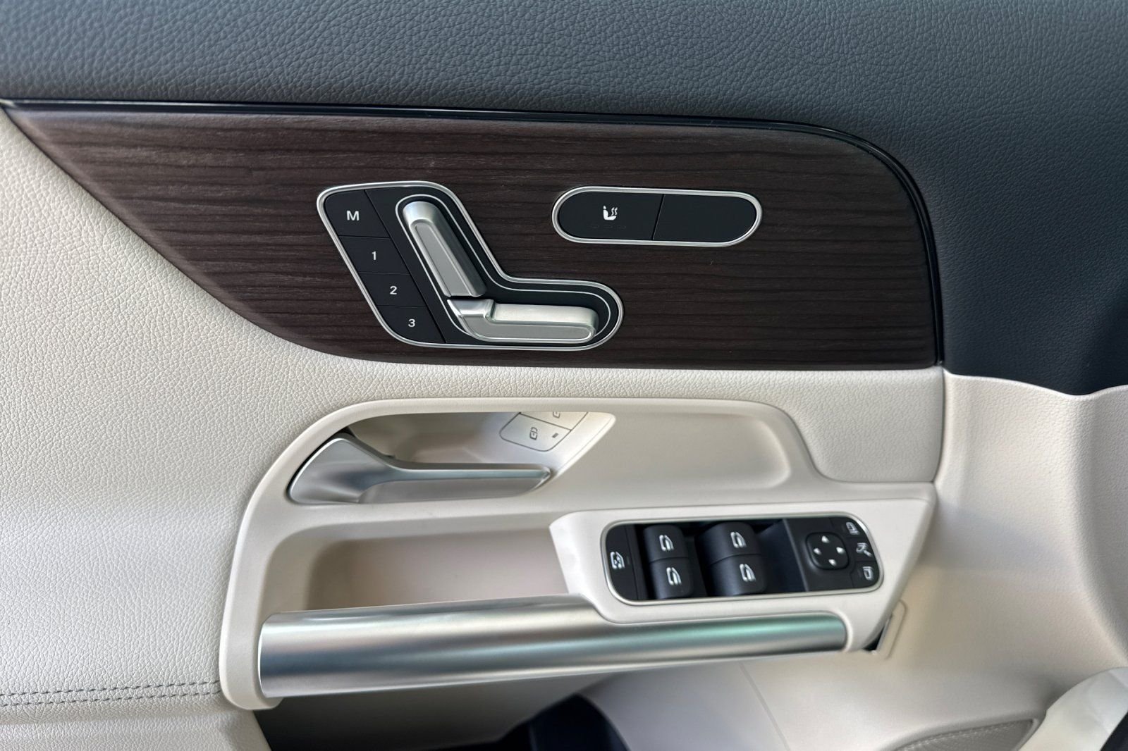 New 2026 Polar White Mercedes-Benz GLA 250 image 23