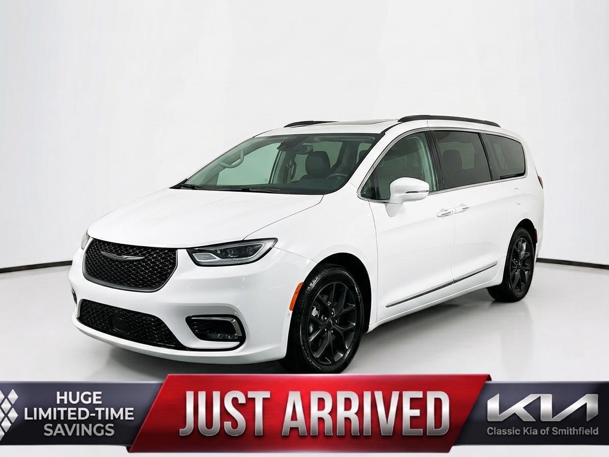 Used 2024 Bright White Clearcoat Chrysler Limited image 1
