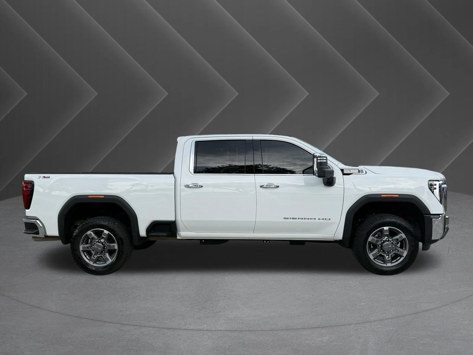 Used 2025 Summit White GMC SLT image 3