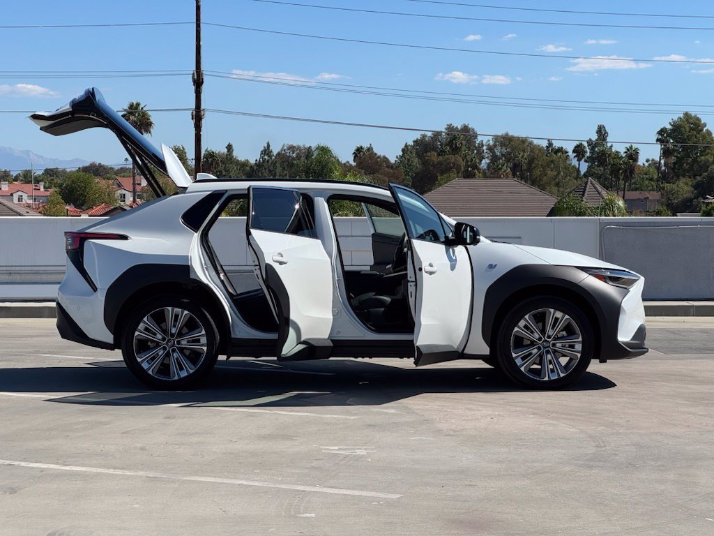 Used 2023 White Subaru Touring image 29