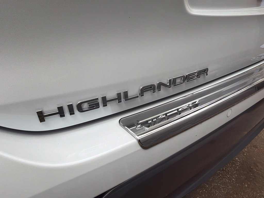 Used 2022 Beige Toyota Platinum image 26