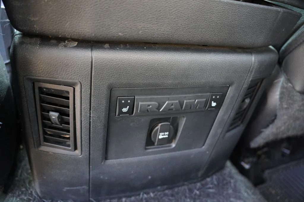 Used 2016 Brilliant Black Crystal Pearlcoat Ram Laramie image 5