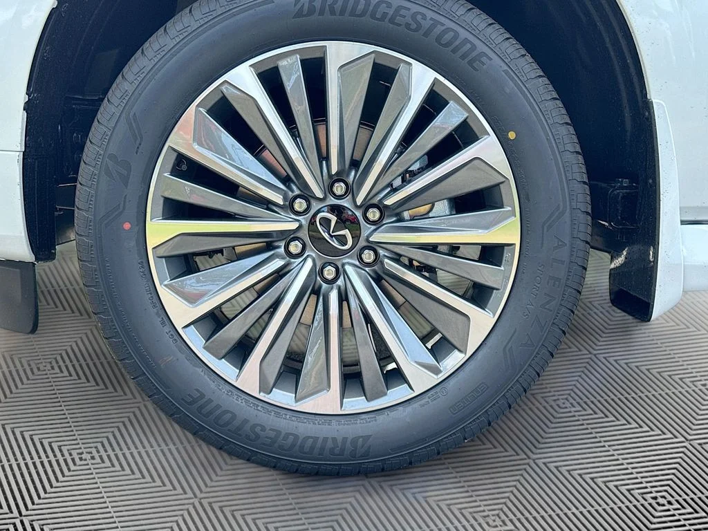 New 2026 RADIANT WHITE INFINITI Luxe 2WD image 34