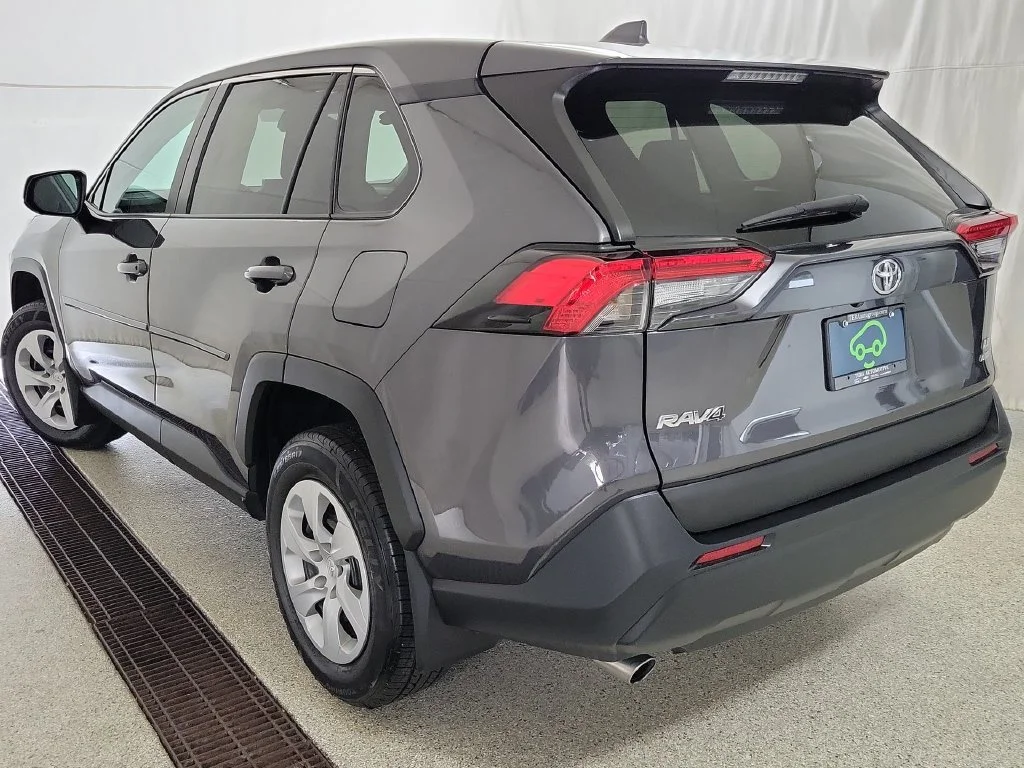 2024 Toyota RAV4 LE - Photo 8
