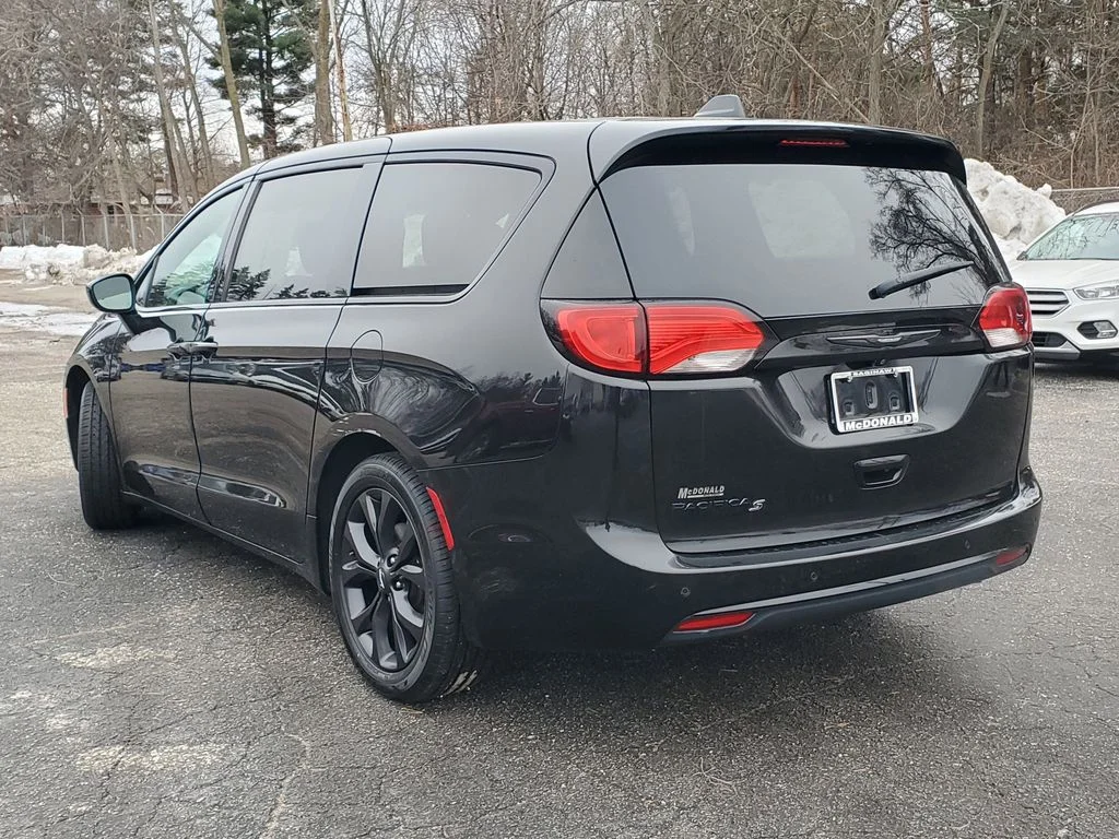 Used 2019 Black Chrysler Touring Plus image 4