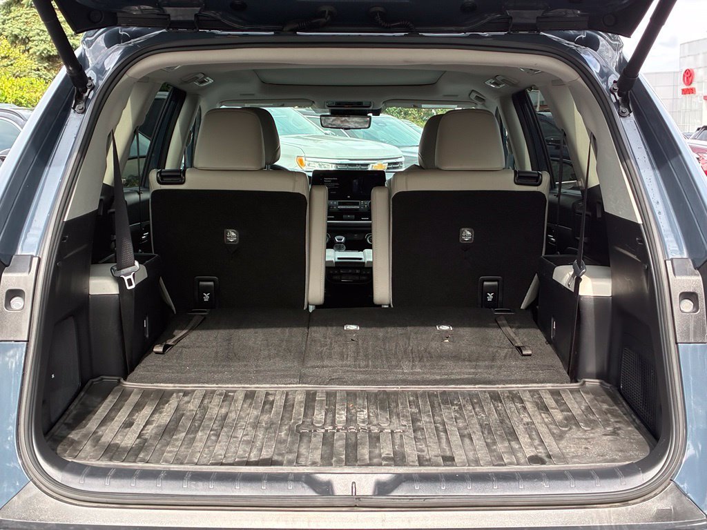 Used 2025 White Toyota Platinum image 33