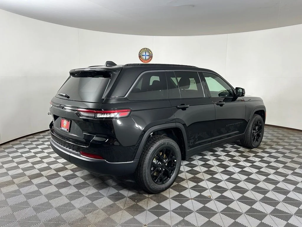 New 2026 Diamond Black Crystal Pearlcoat Jeep Altitude image 15