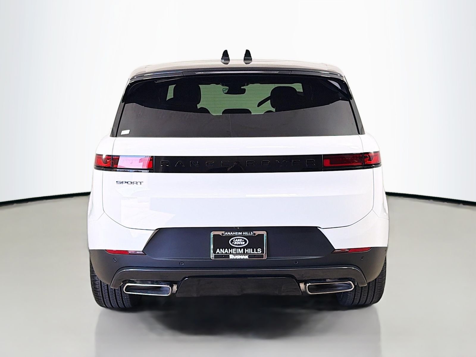 New 2026 Fuji White Land Rover SE image 4