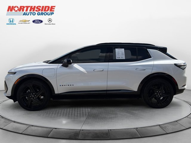 Certified Used 2025 Iridescent Pearl Tricoat Chevrolet RS image 4