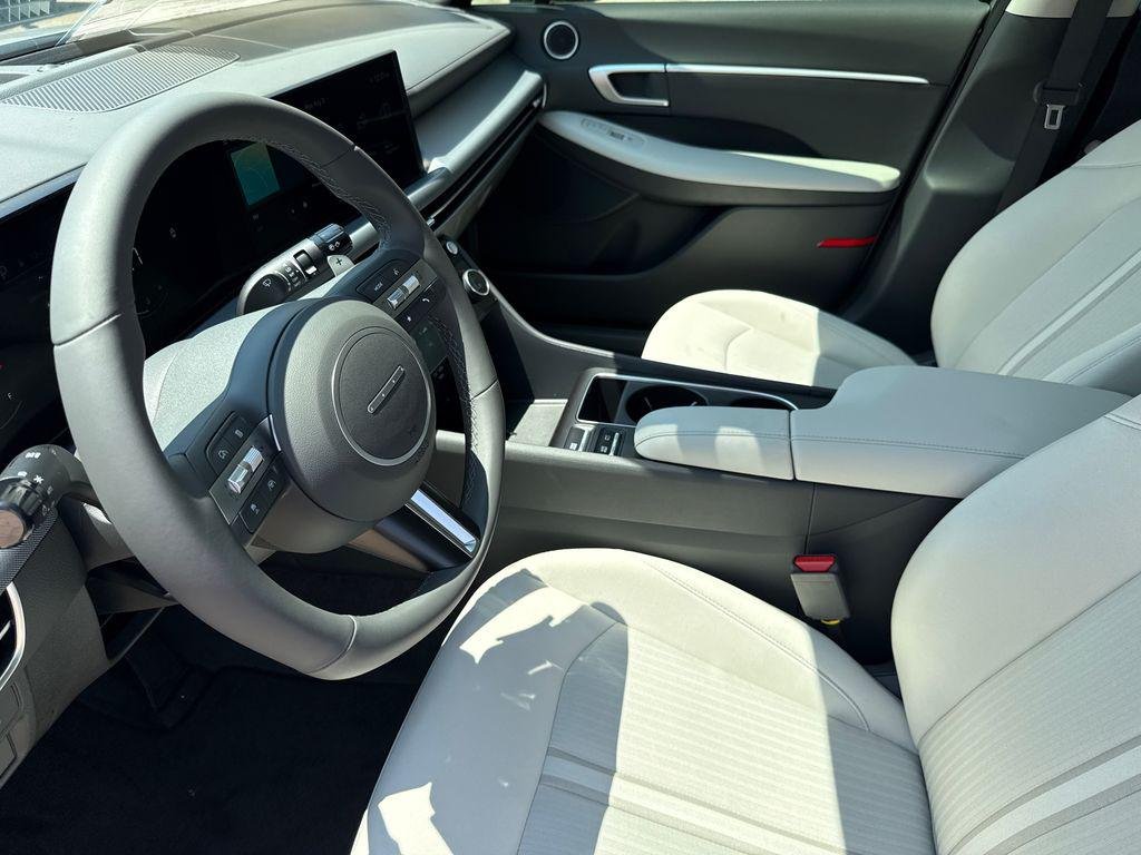 New 2026 Silver Hyundai SEL Sport image 17