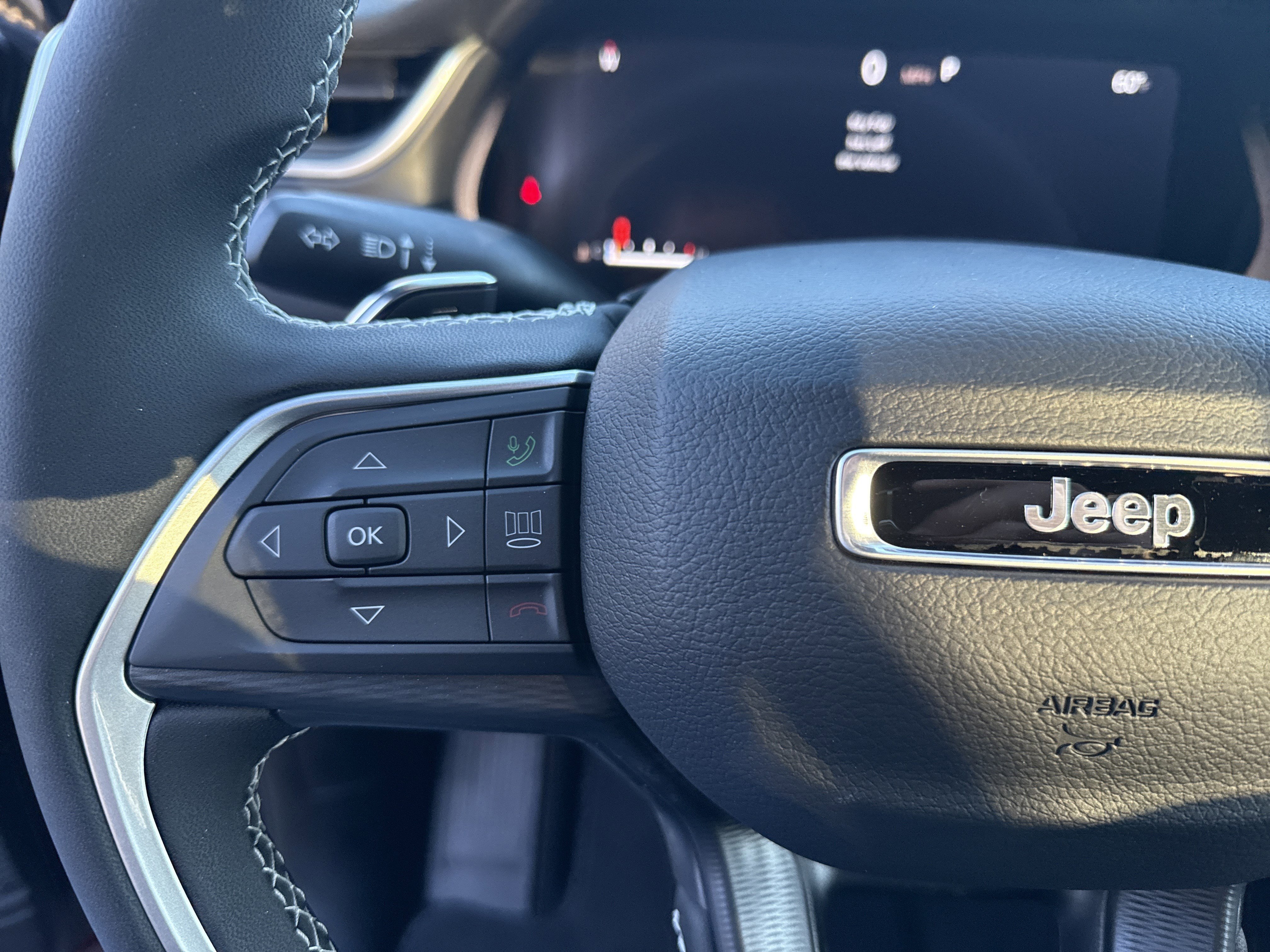 New 2025 Velvet Red Pearlcoat Jeep Laredo image 24