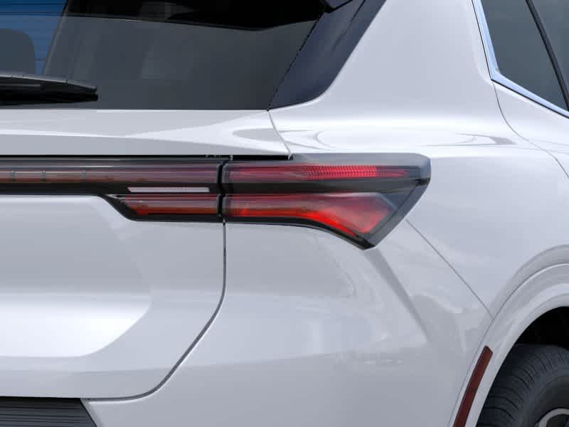 New 2025 Summit White Chevrolet LT image 11