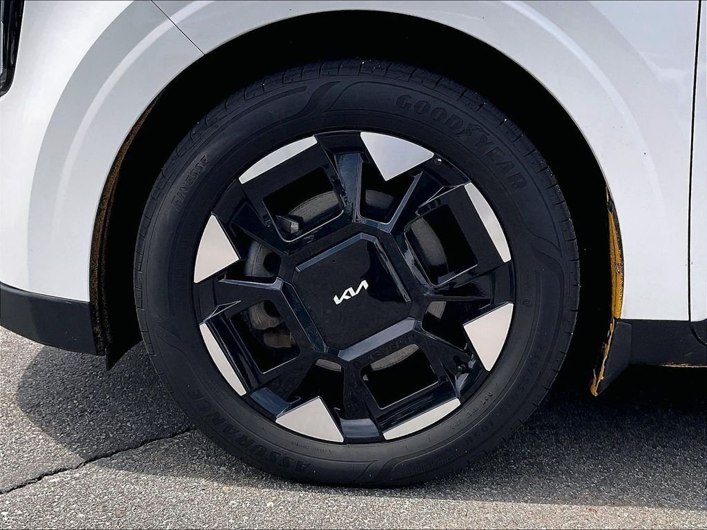 Used 2025 Snow White Pearl Kia EX image 7