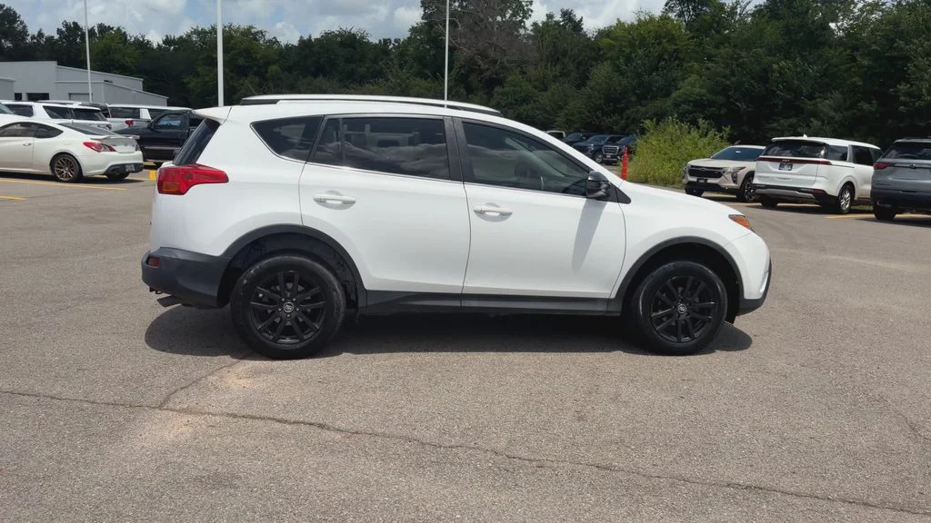 Used 2013 White Toyota LE image 9