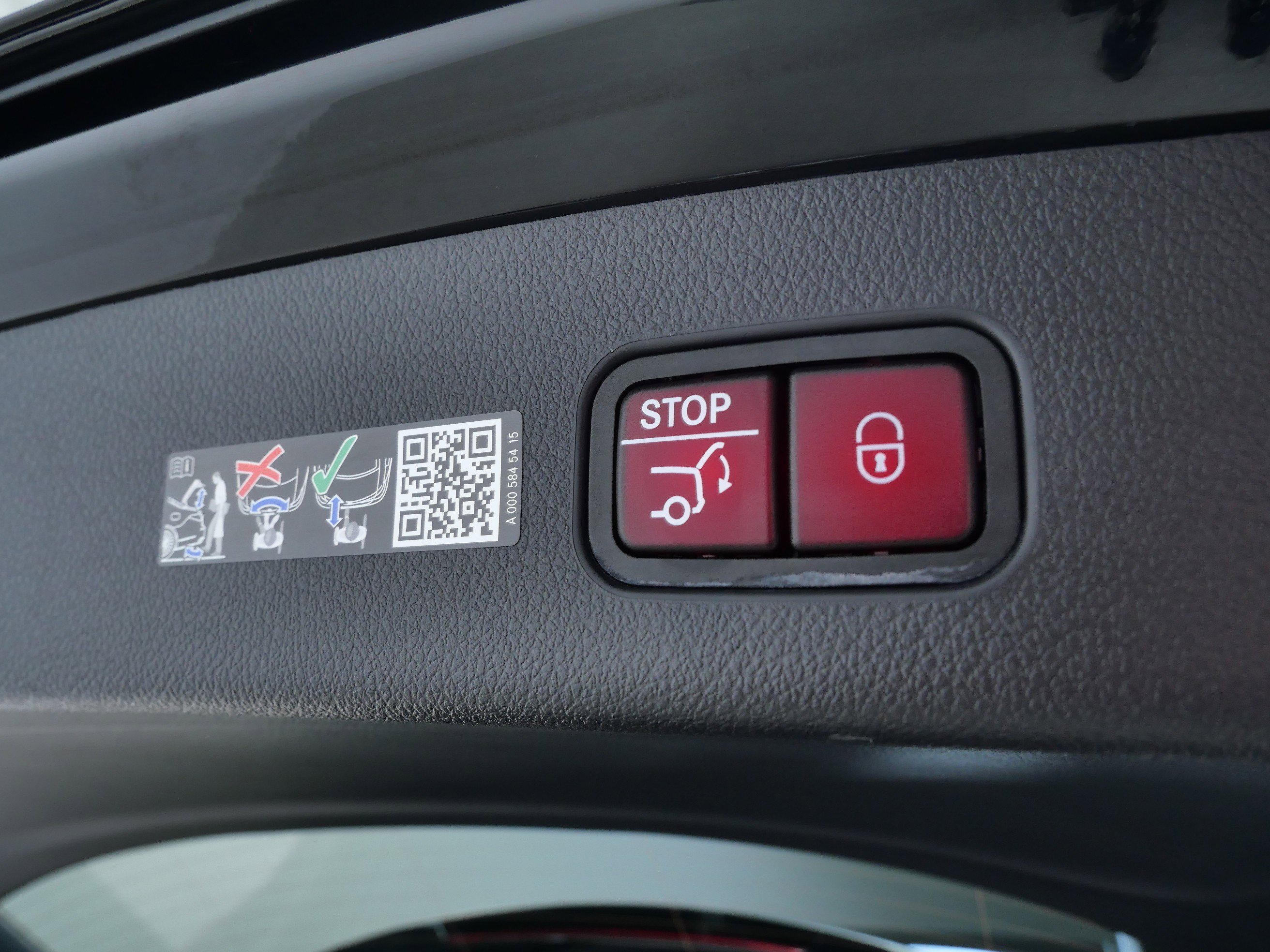Certified Used 2026 Black Mercedes-Benz GLC 300 image 8