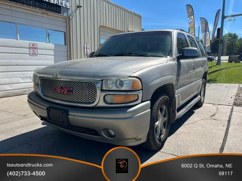Used 2001 Silver GMC Denali Sport Utility 4D image 4