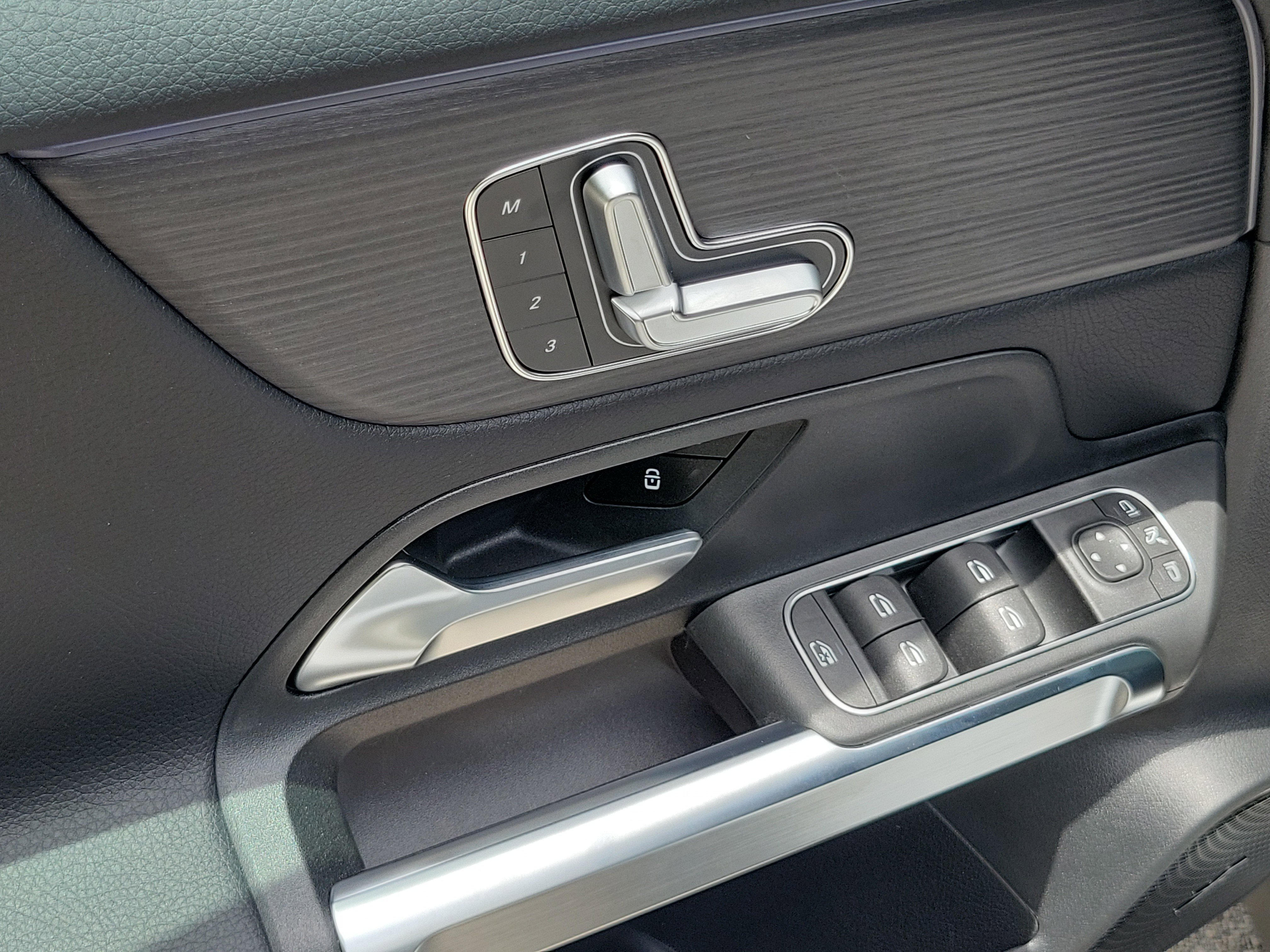 New 2026 Cirrus Silver Metallic Mercedes-Benz GLB 250 image 52