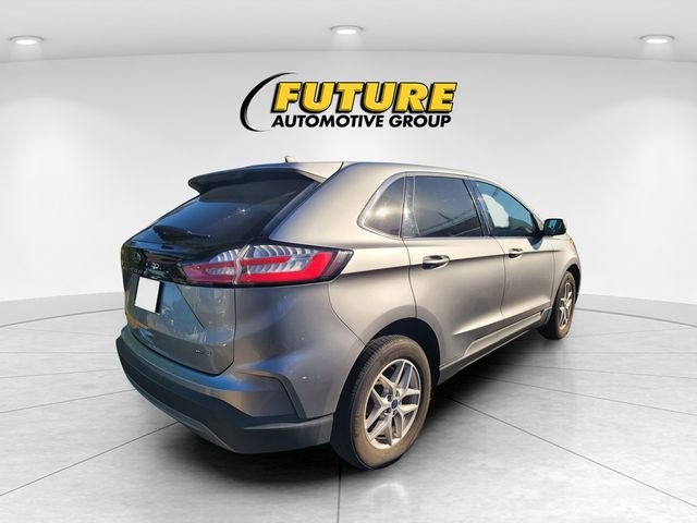 Used 2022 Silver Ford SEL image 3