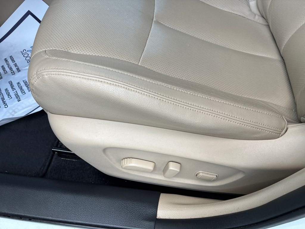 Used 2017 White Nissan SL image 10