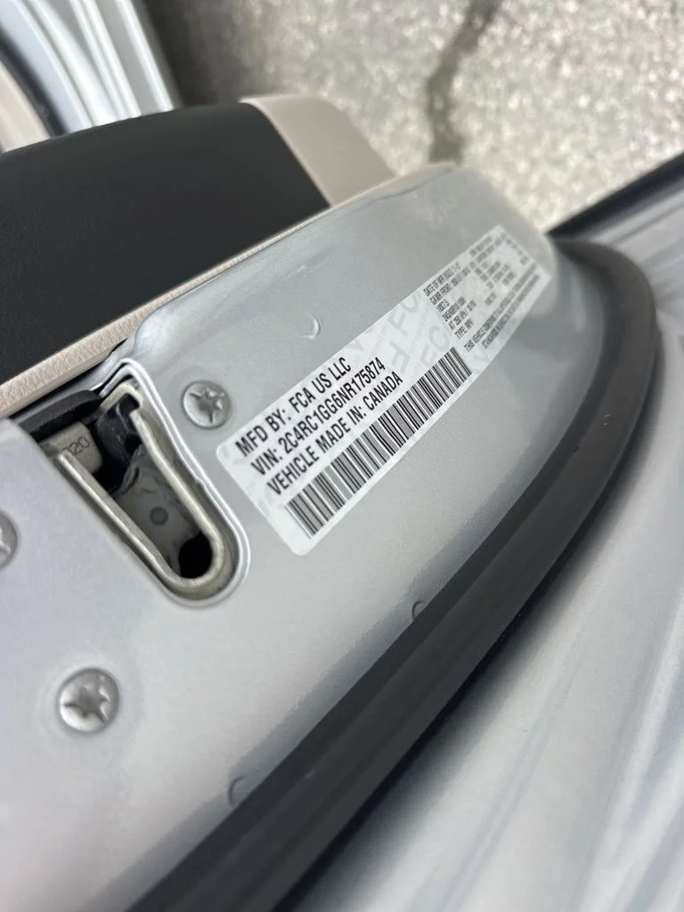 Used 2022 Silver Chrysler Limited image 38