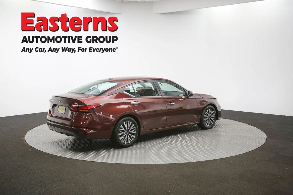 Used 2023 Red Nissan 2.5 SV image 39