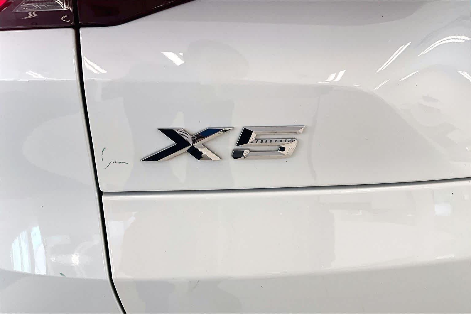 Used 2024 Alpine White BMW xDrive40i image 29