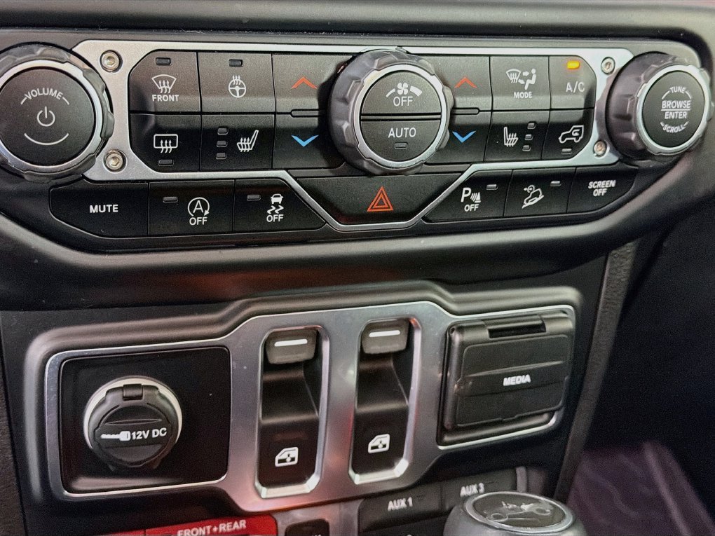 Used 2020  Jeep Rubicon image 18