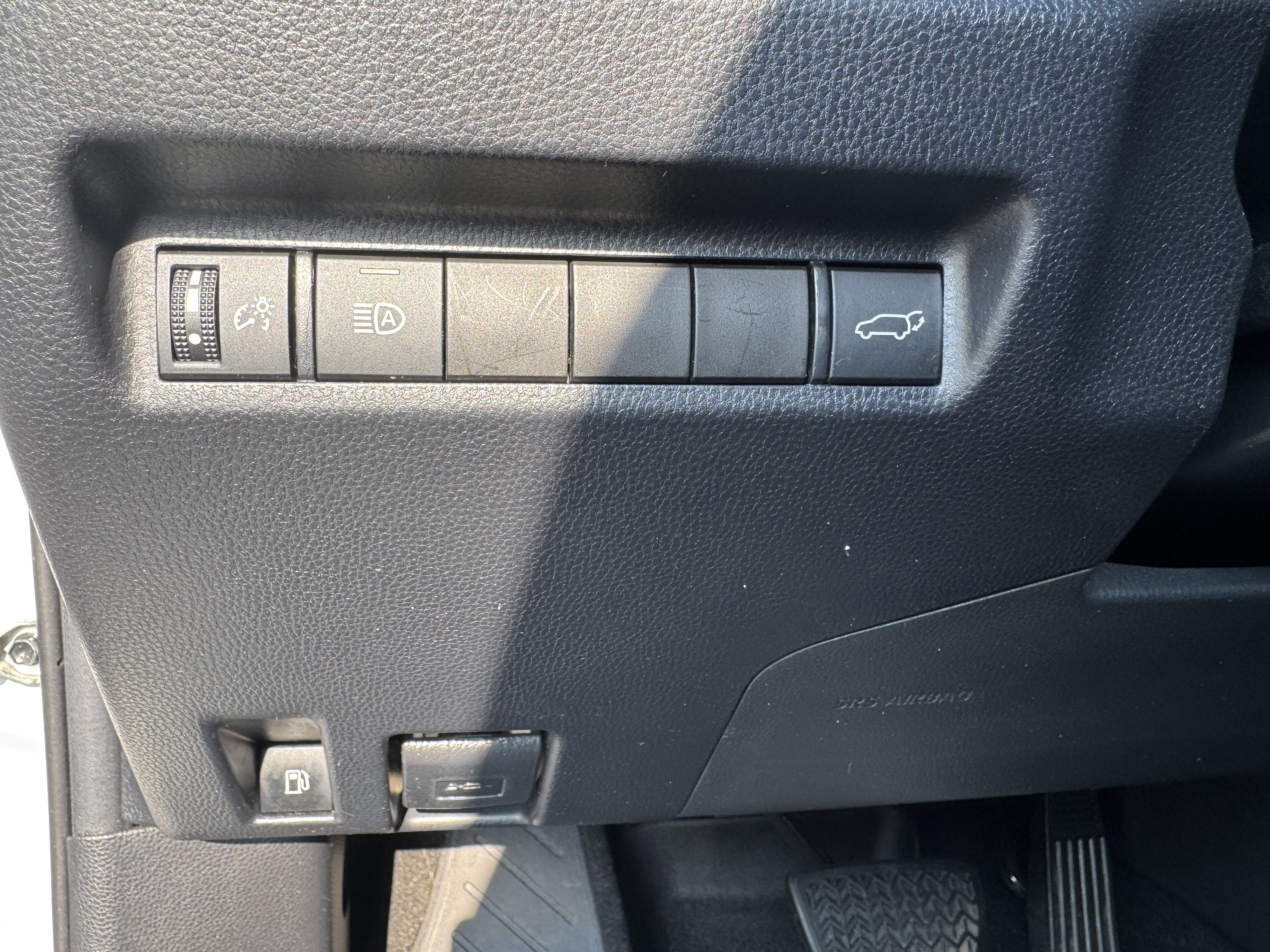 Certified Used 2020 Blizzard Pearl Toyota Hybrid Limited image 23
