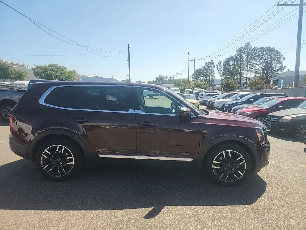 Used 2020 Purple Kia LX image 16