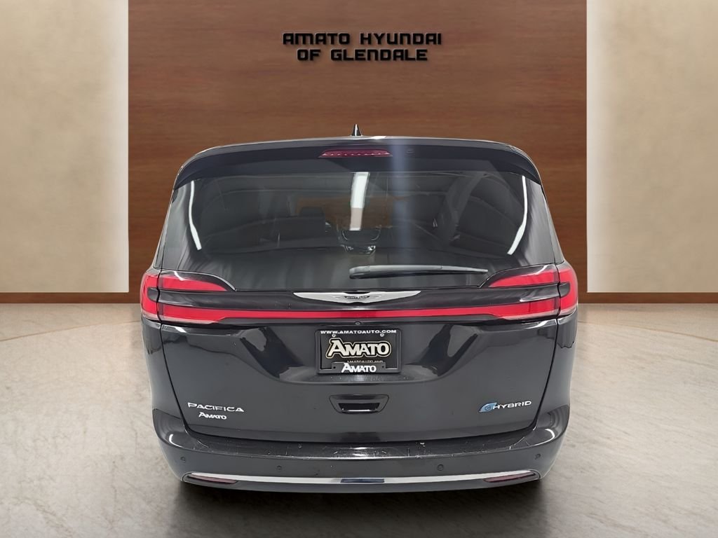Used 2023 Black Chrysler Touring L image 5