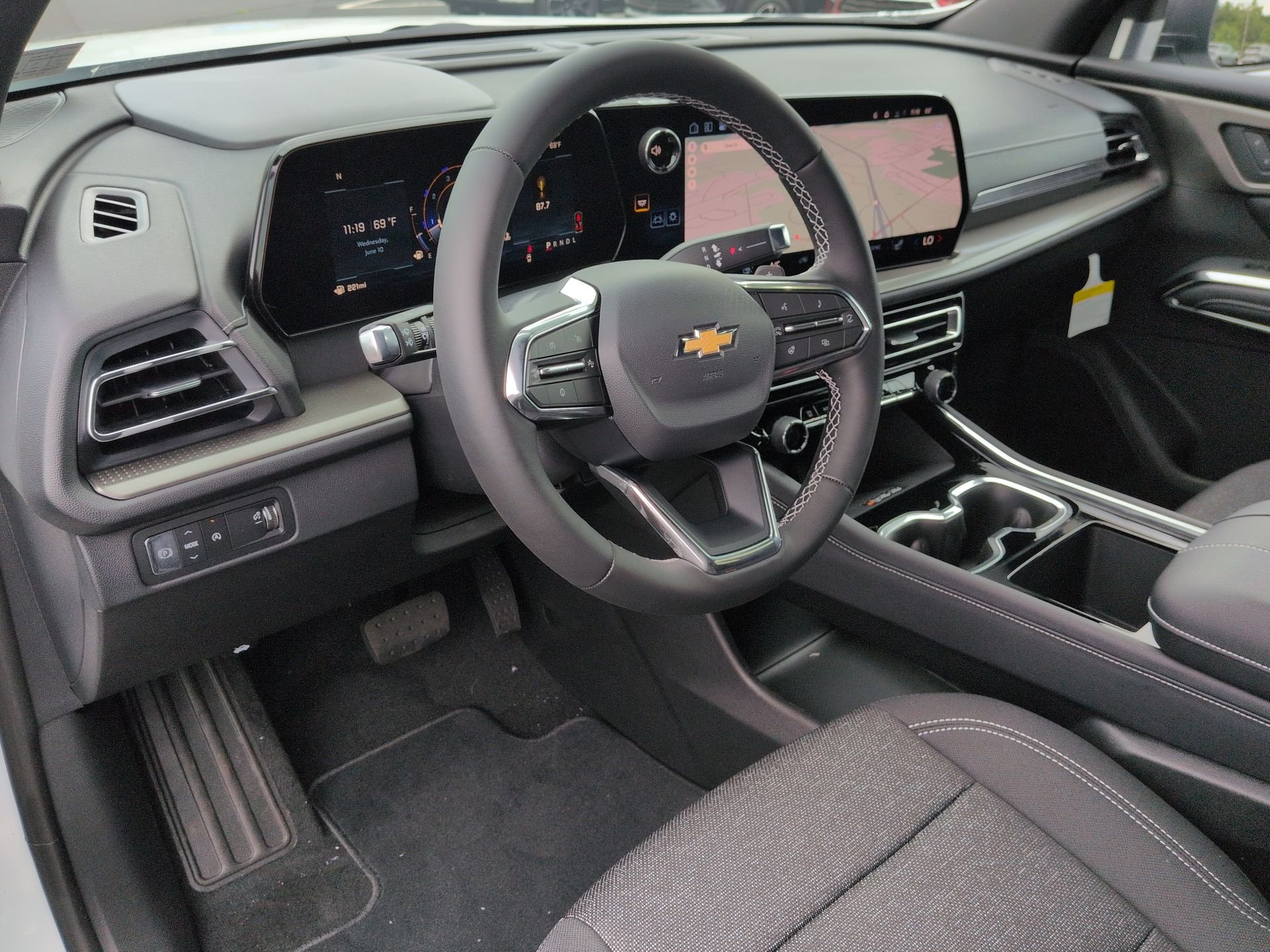 New 2026 Summit White Chevrolet LT image 47