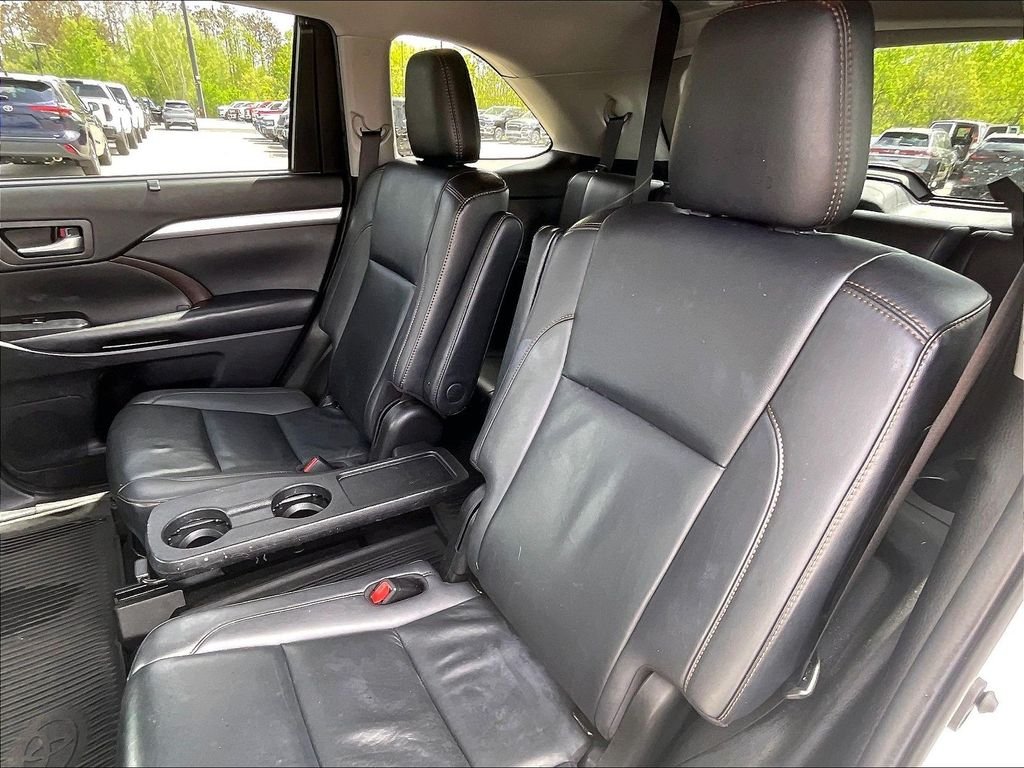 Used 2019 Blizzard Pearl Toyota XLE image 14