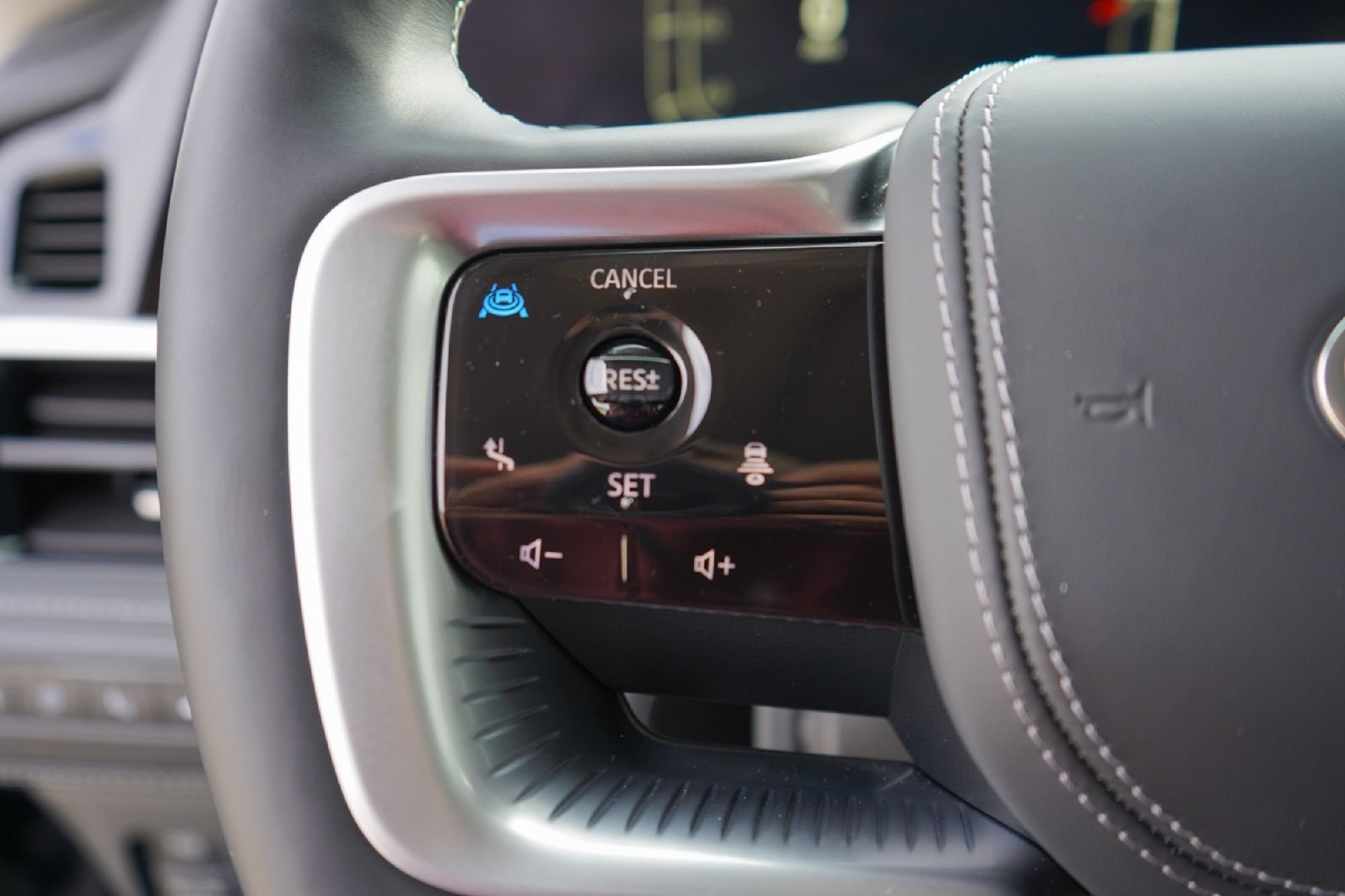 2025 INFINITI QX80 Sensory 4WD - Photo 13