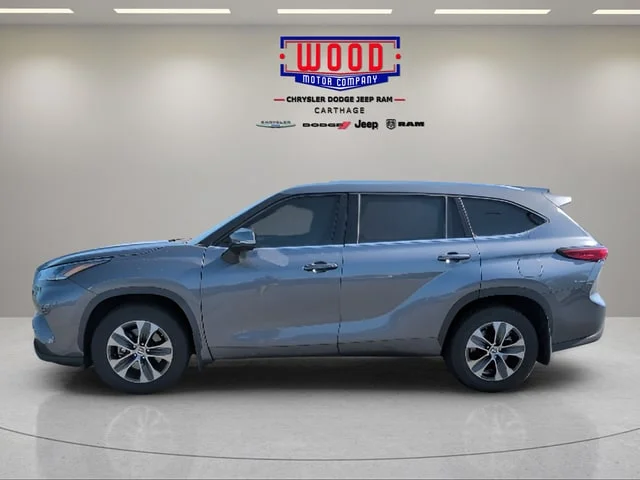 Used 2021 Magnetic Gray Metallic Toyota XLE image 10